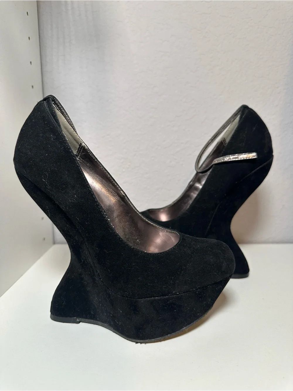 Steve Madden Black Suede Platform Wedges with Metallic Trim - Picture 4 of 5